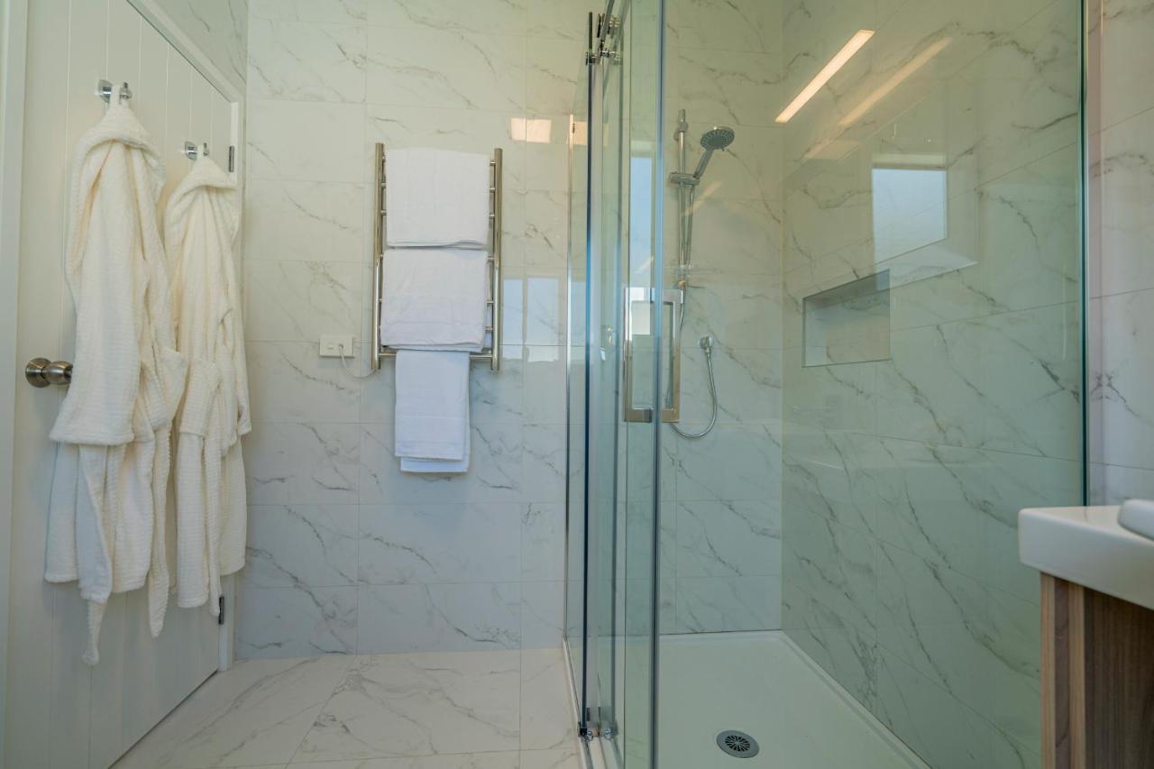 On The Point Apartment Whitianga Bagian luar foto